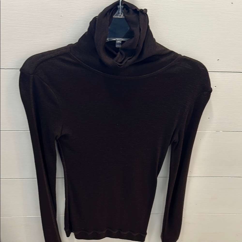 H&M Purple Long Sleeve Tee with Soft Fabric and Form-Fitting Design